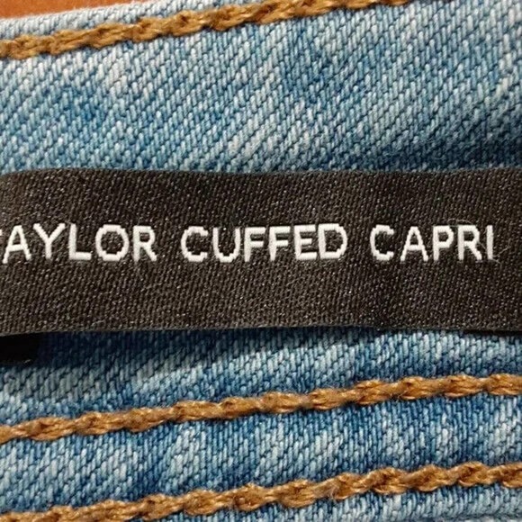 Nine West Taylor cuffed capri jeans size 4 stud embelished pockets * - Picture 11 of 13